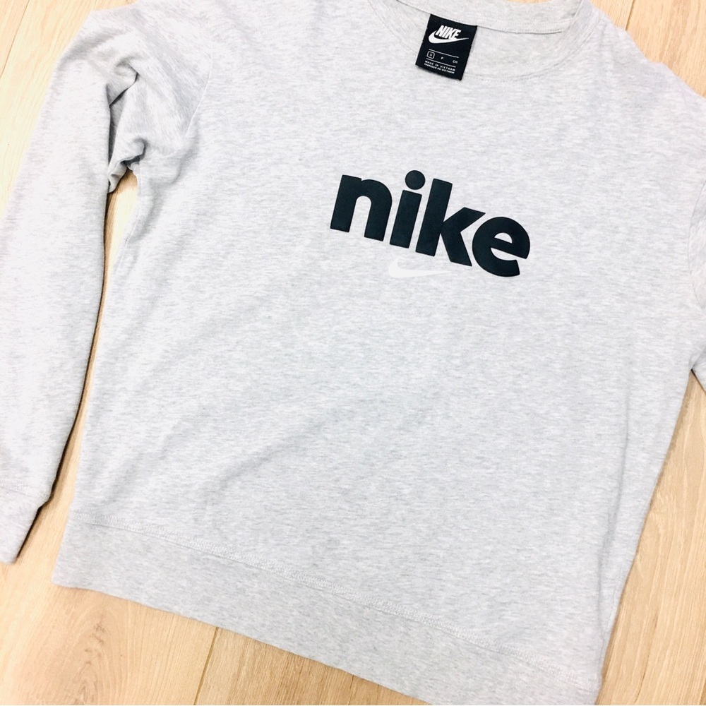 Nike Women's Grey gray sweatshirt pullover athletics winter cozy sports small